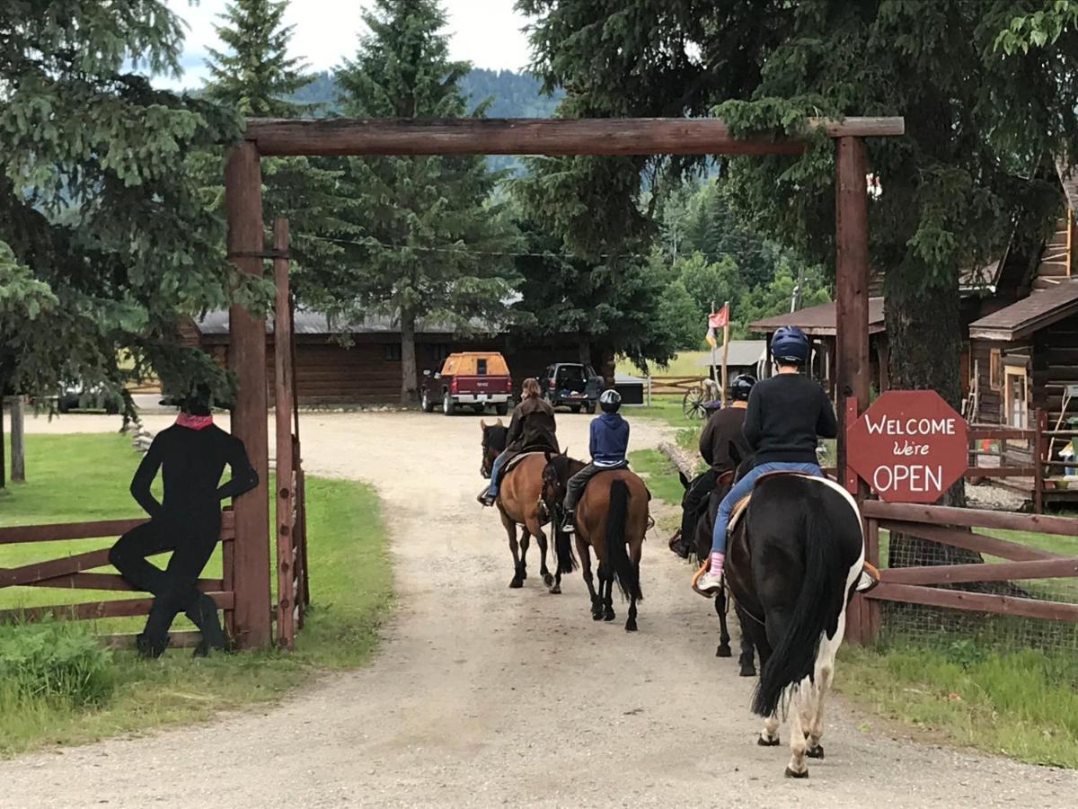 Hôtel Wells Gray Guest Ranch à Clearwater Extérieur photo